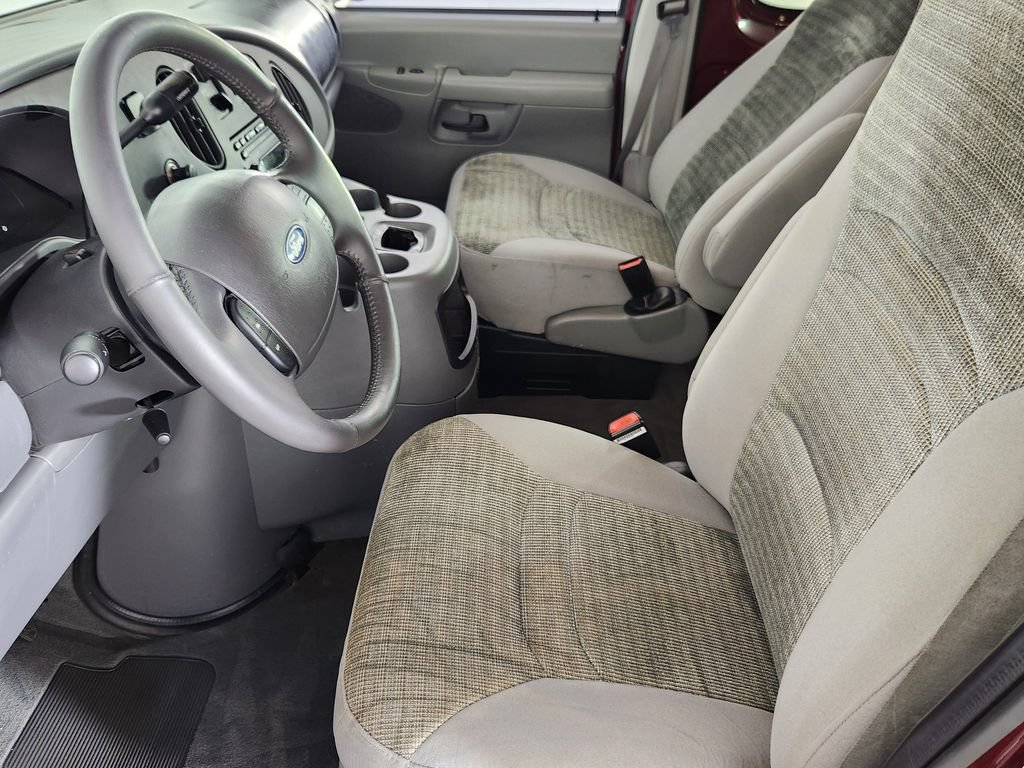 Used 2003 Ford E-150 and Econoline 150 Wagon RWD image 13