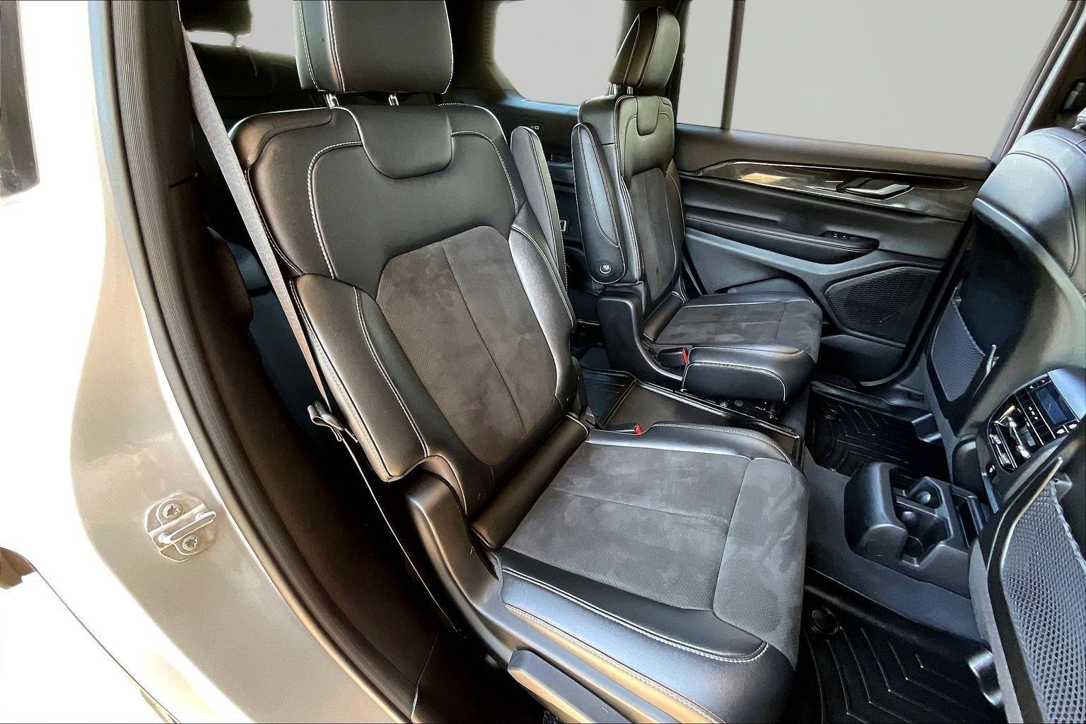 Used 2023 Jeep Grand Cherokee L Laredo AWD/4WD image 24