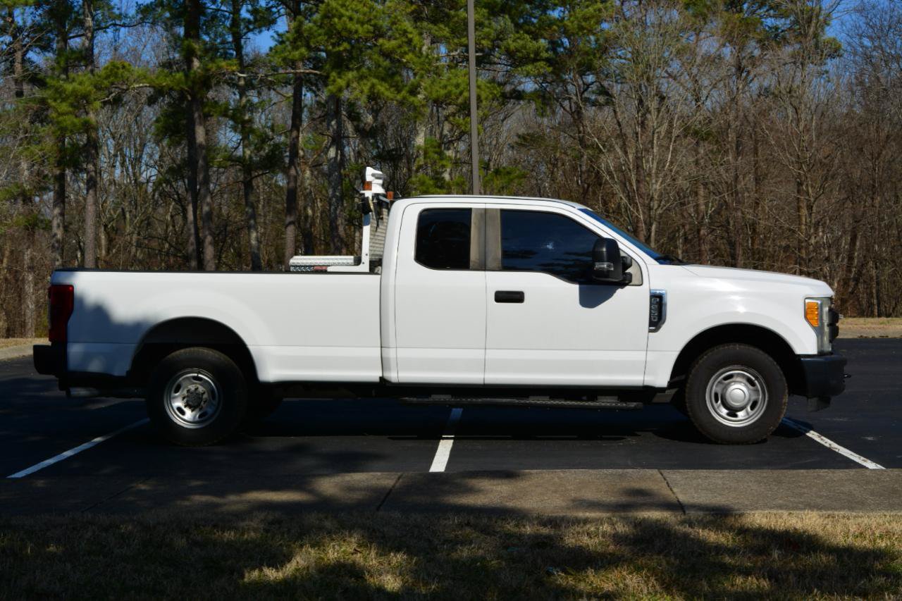 Used 2017 Ford F250 XL w/ Power Equipment Group RWD image 4