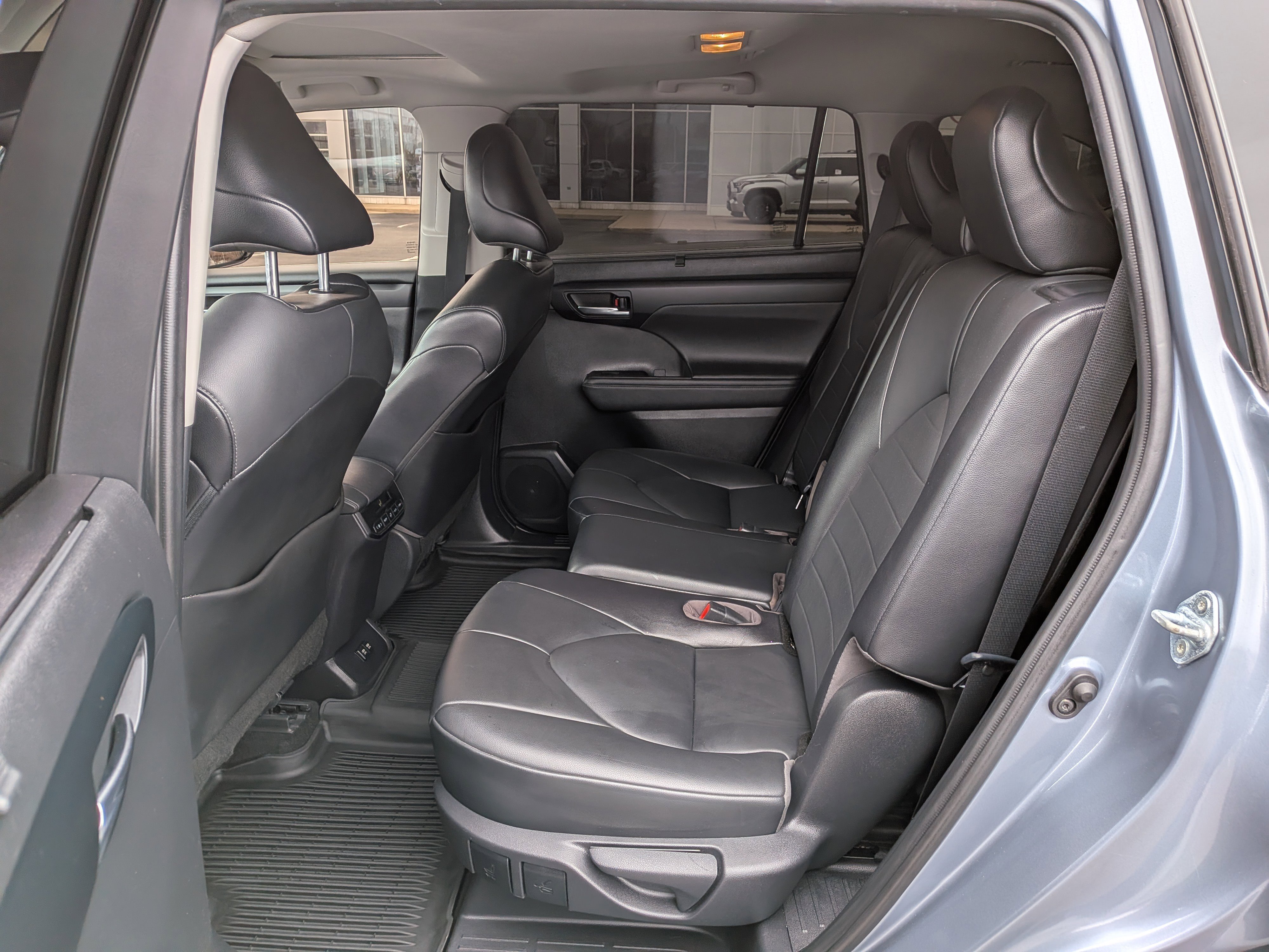 Used 2021 Toyota Highlander XLE image 20