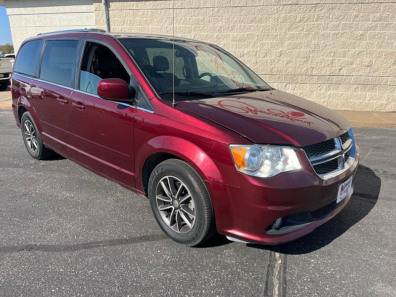 Used 2017 Dodge Grand Caravan SXT FWD image 2