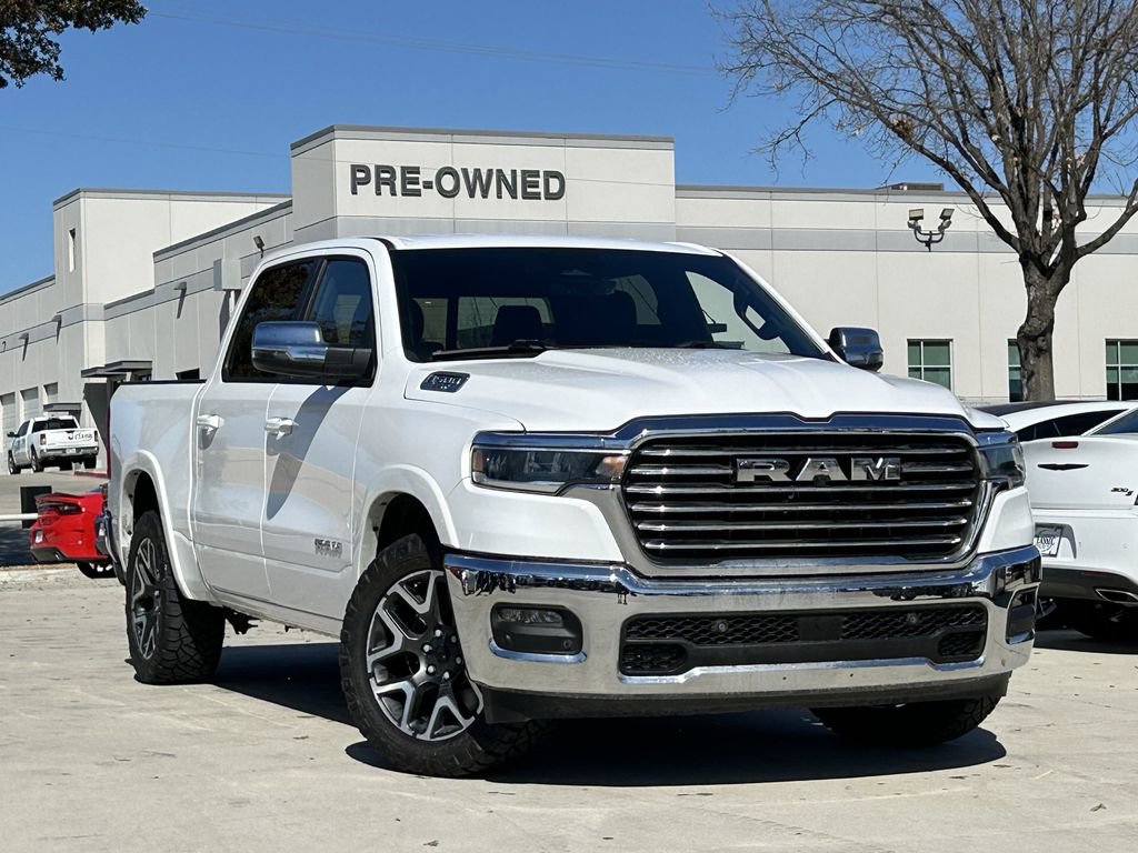 Used 2025 RAM 1500 Laramie AWD/4WD image 3