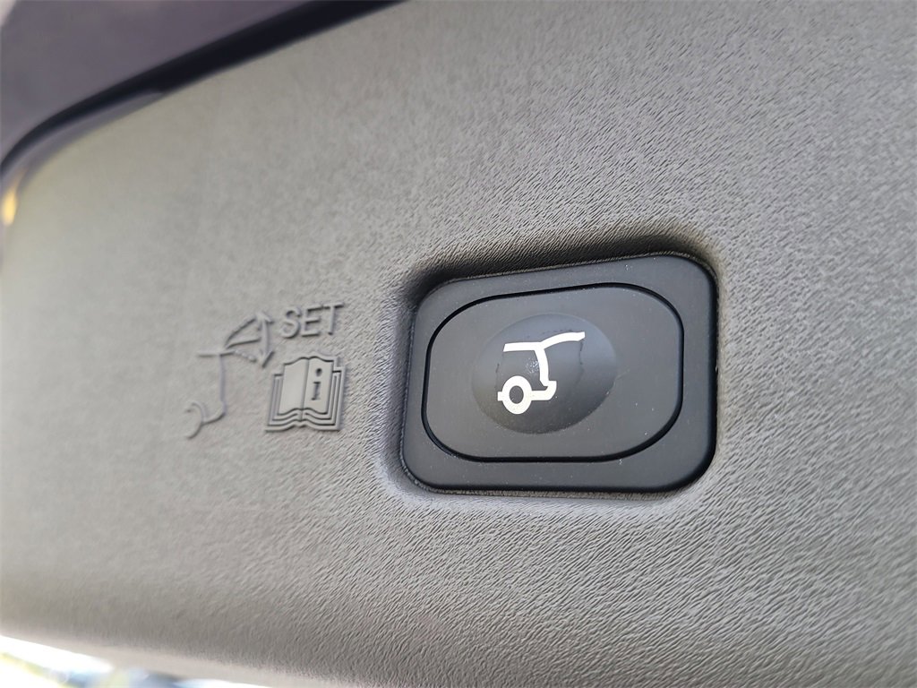 Certified 2025 Lincoln Nautilus Premier image 8