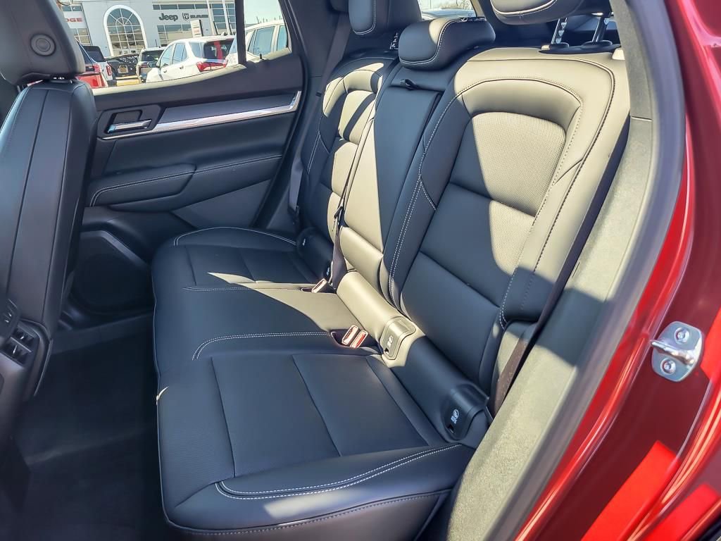 Used 2025 GMC Terrain Elevation w/ Elevation Premium Package image 12