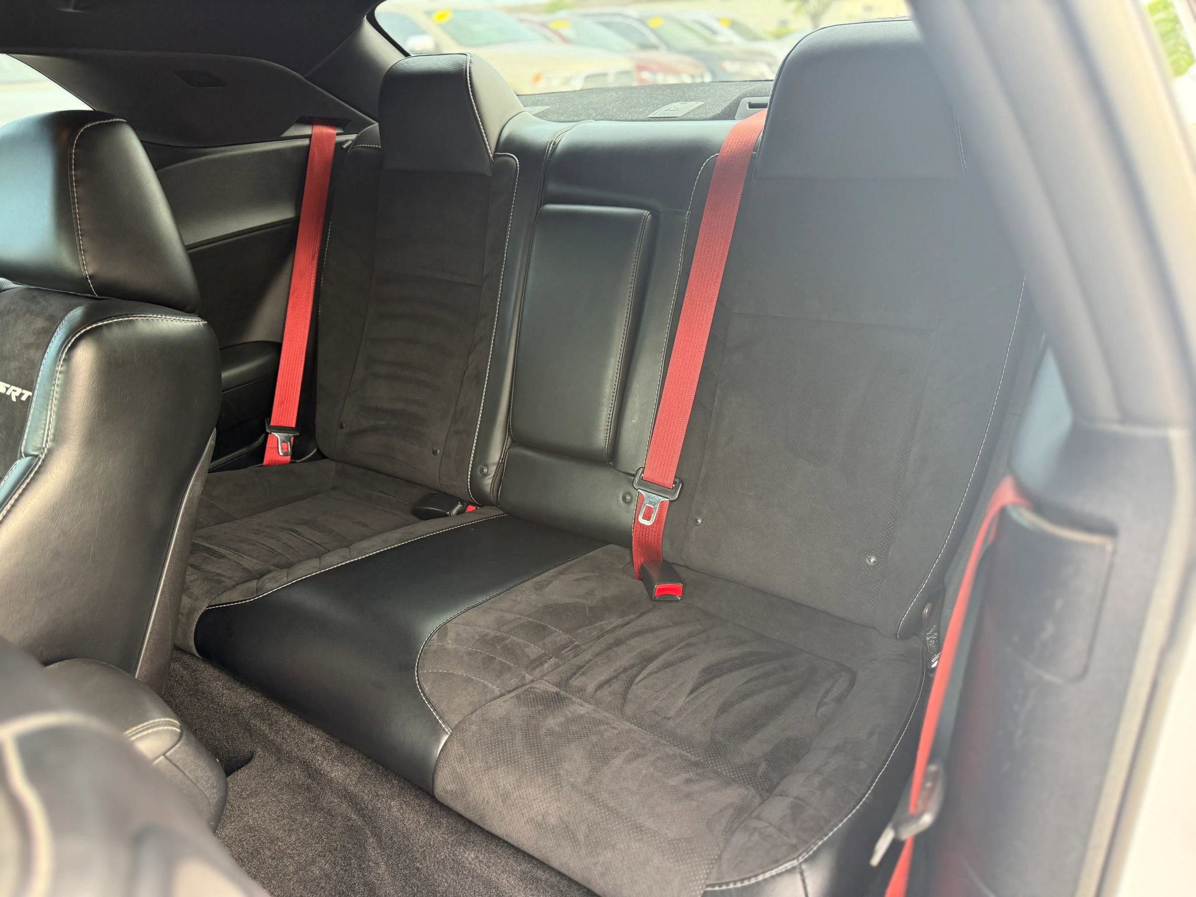 Used 2015 Dodge Challenger SRT image 18