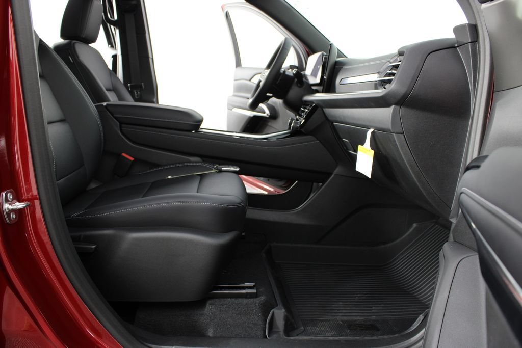 New 2026 Chevrolet Traverse LT w/ LPO, Floor Liner Package FWD image 21