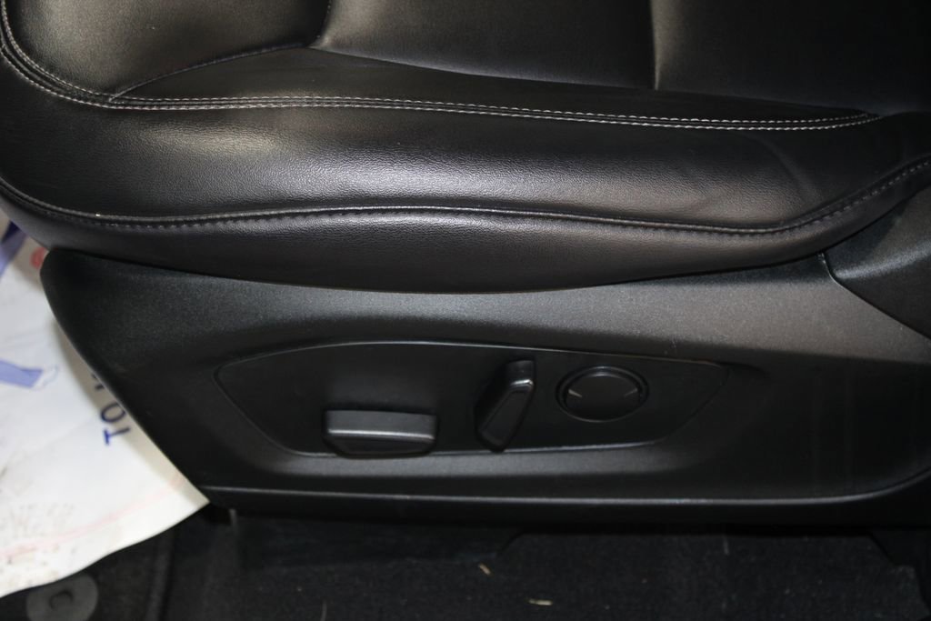 Used 2023 Ford Explorer XLT w/ Equipment Group 202A image 17