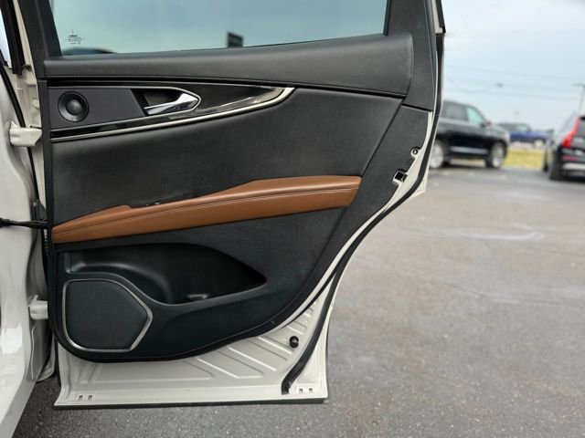 Used 2022 Lincoln Nautilus Reserve w/ Luxury Package image 17