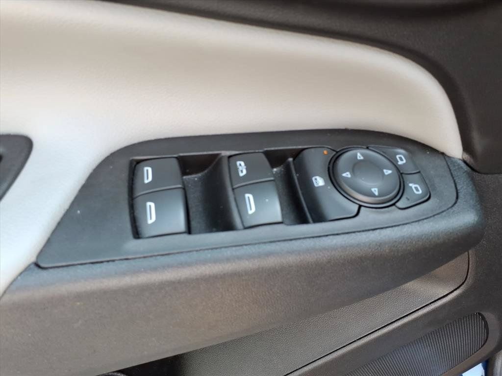 Used 2022 Chevrolet Equinox LS w/ LPO, Floor Liner Package FWD image 23