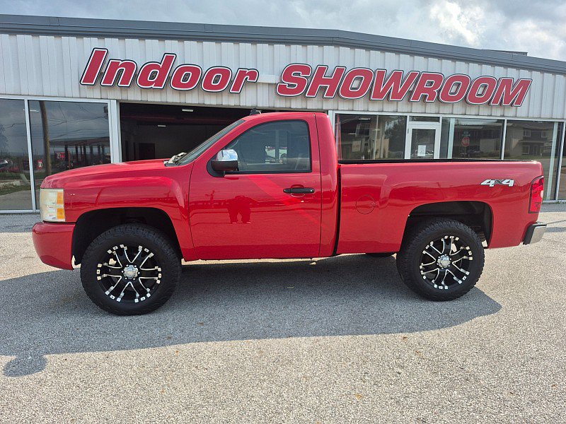 Used 2007 Chevrolet Silverado 1500 W/T w/ Towing Package AWD/4WD image 2