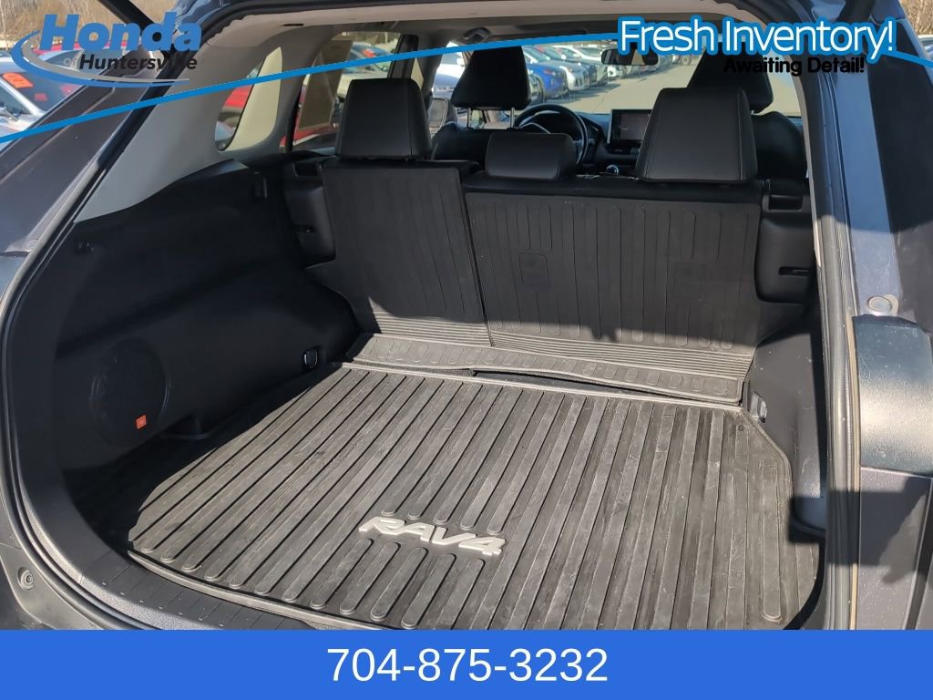 Used 2019 Toyota RAV4 XLE Premium image 11