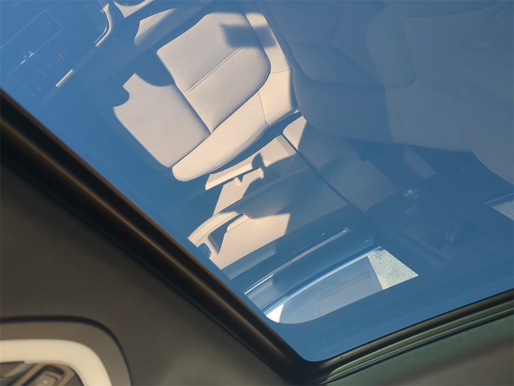 New 2026 Porsche Macan Base image 42