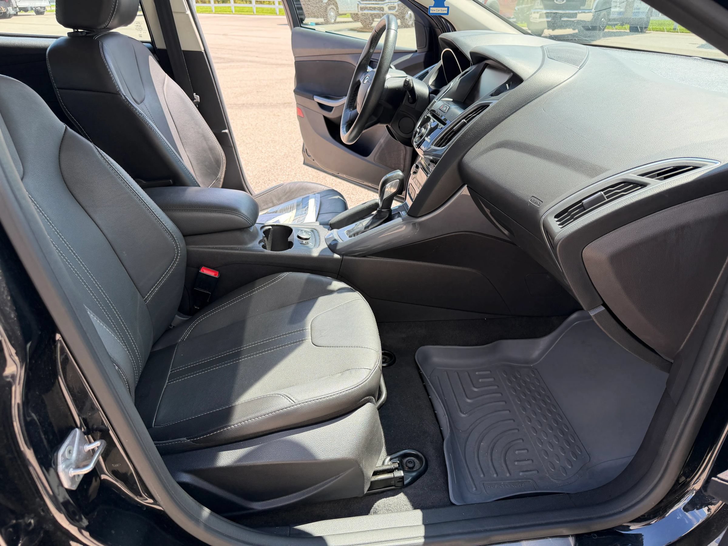 Used 2014 Ford Focus Titanium FWD image 25