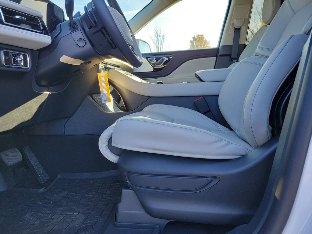 New 2026 Lincoln Aviator Reserve image 17
