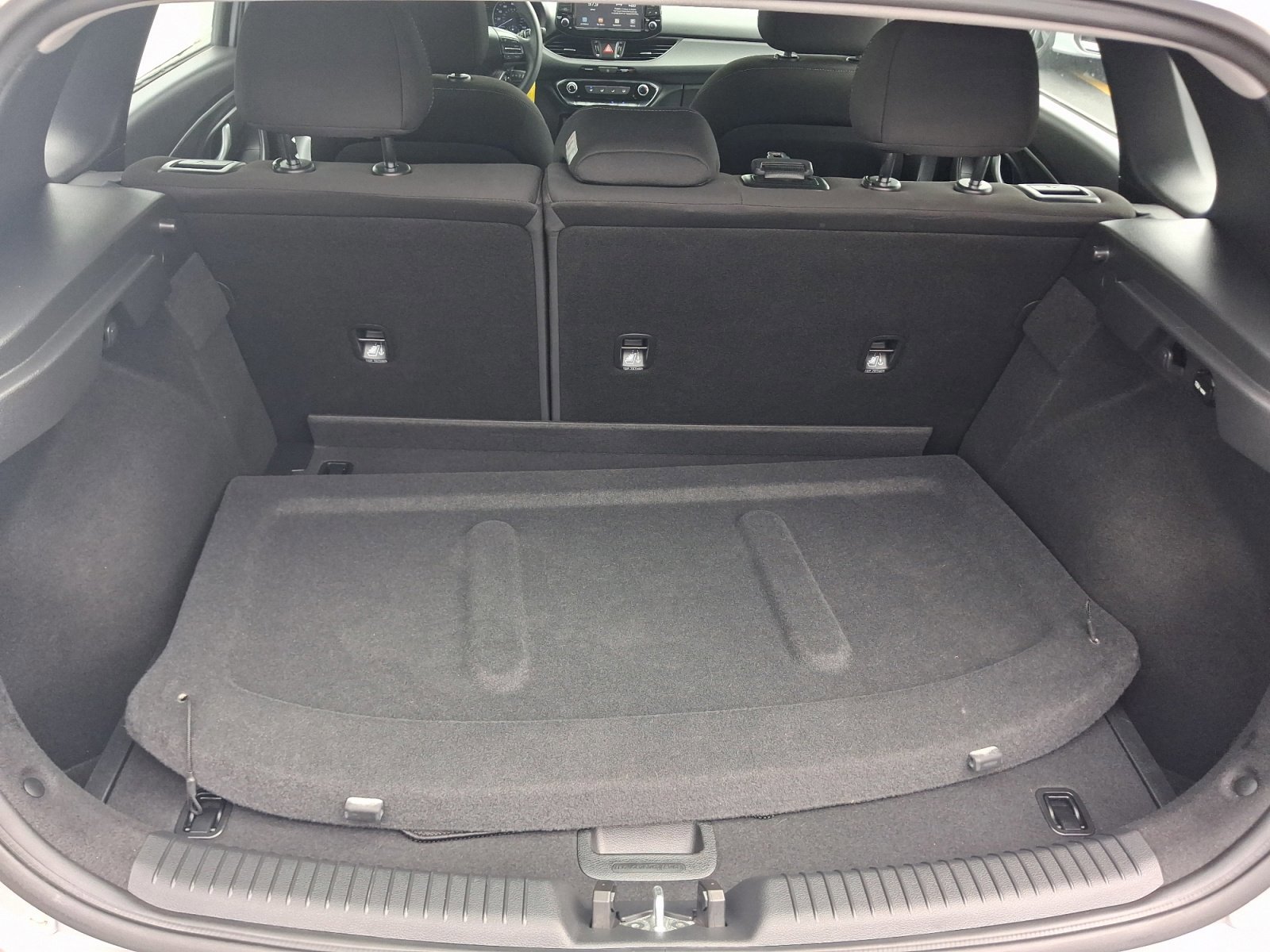 Used 2020 Hyundai Elantra GT FWD image 24