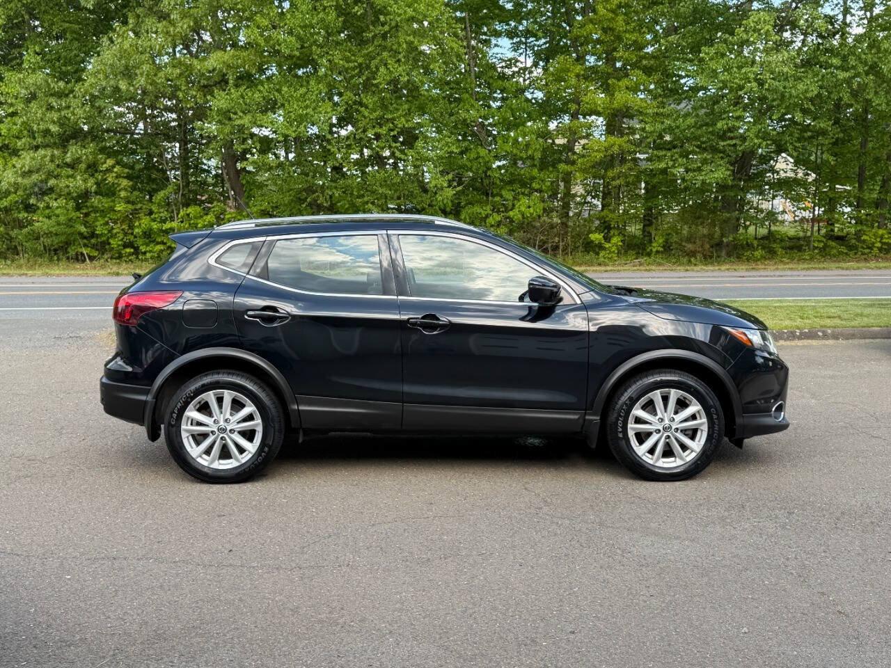 Used 2019 Nissan Rogue Sport SV w/ Technology Package AWD/4WD image 7