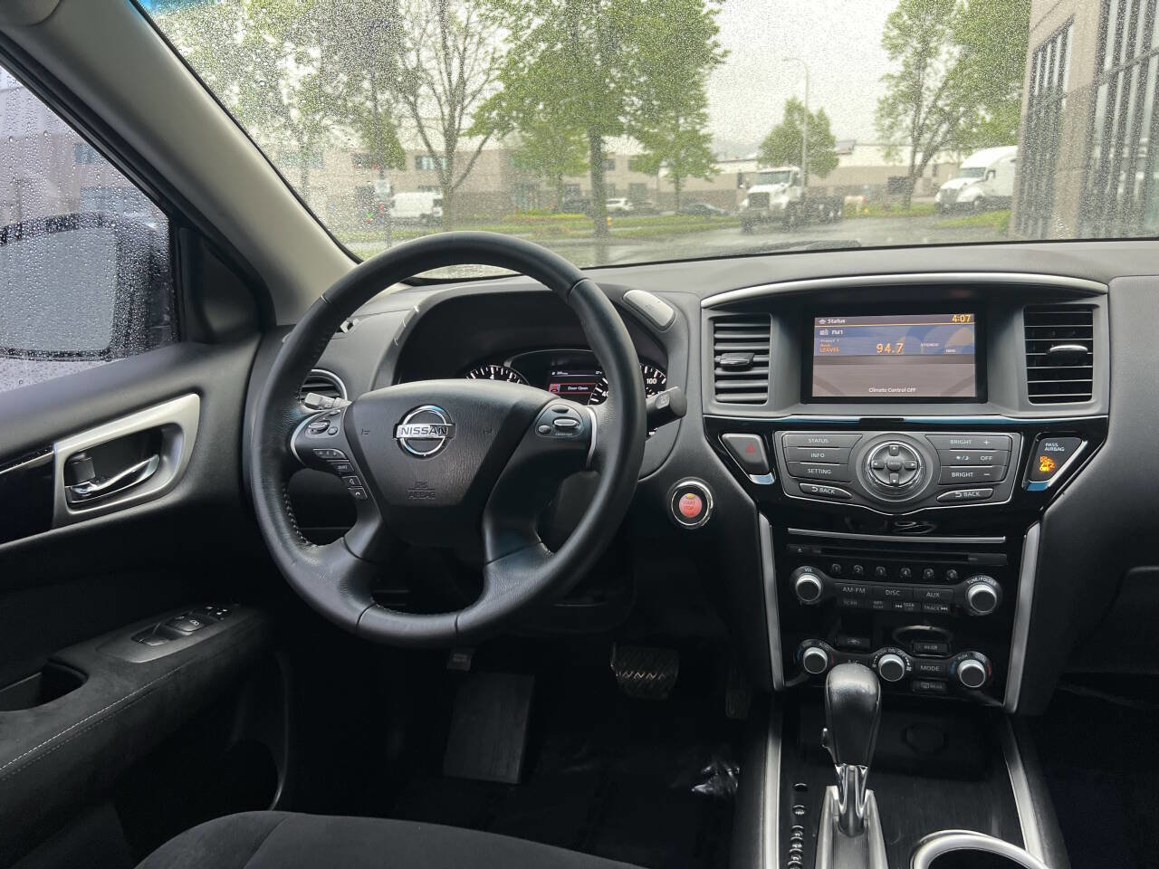 Used 2014 Nissan Pathfinder SV FWD image 13
