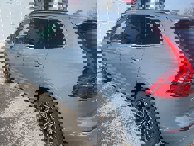 Used 2022 Volvo XC60 B5 Momentum AWD/4WD image 6