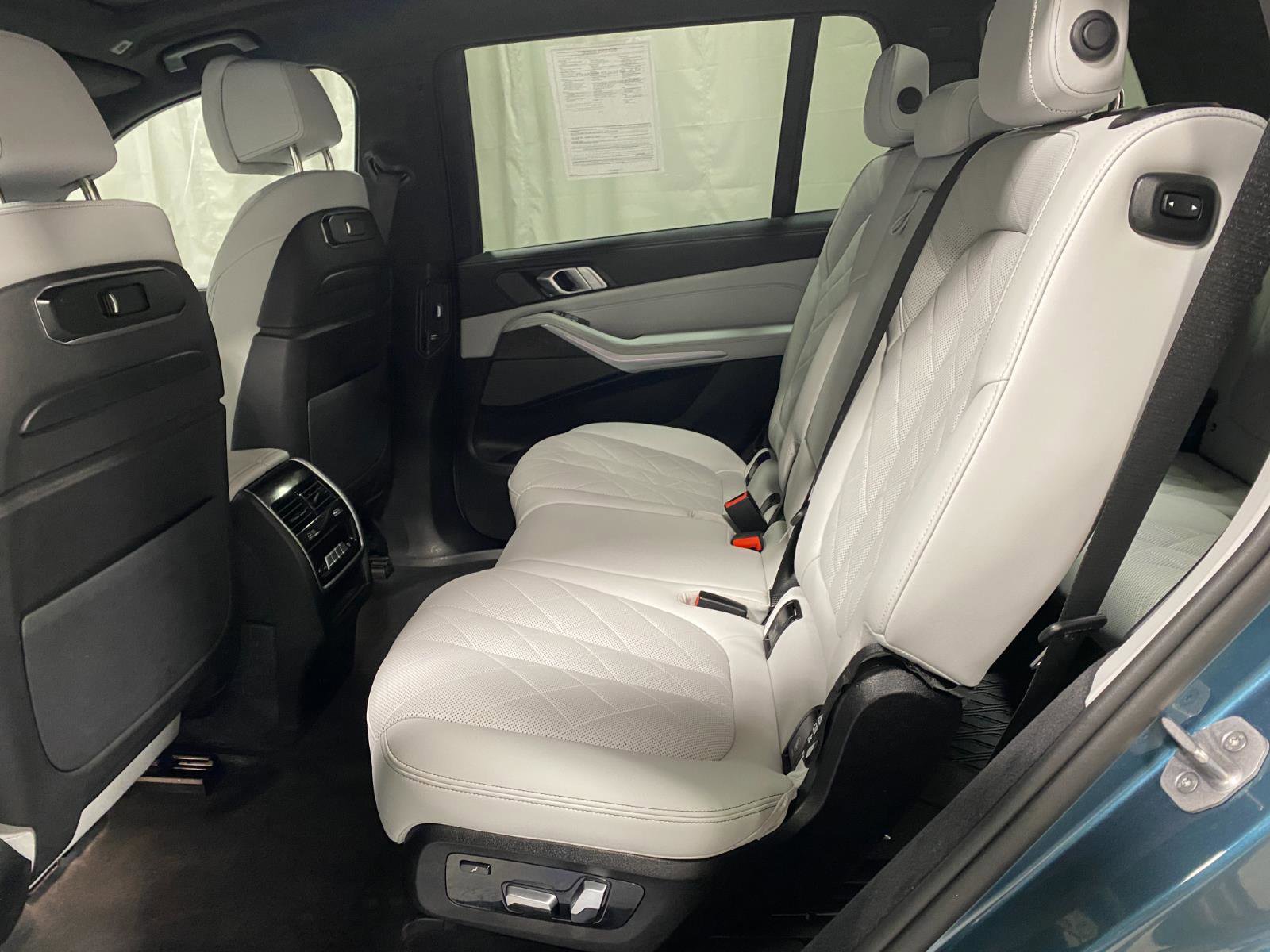 Certified 2025 BMW X7 xDrive40i w/ Premium Package image 17