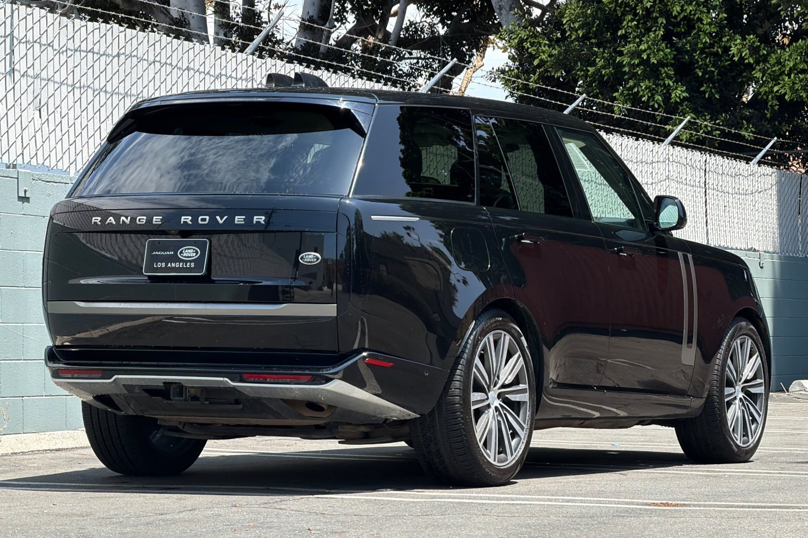 Used 2023 Land Rover Range Rover SE AWD/4WD image 9