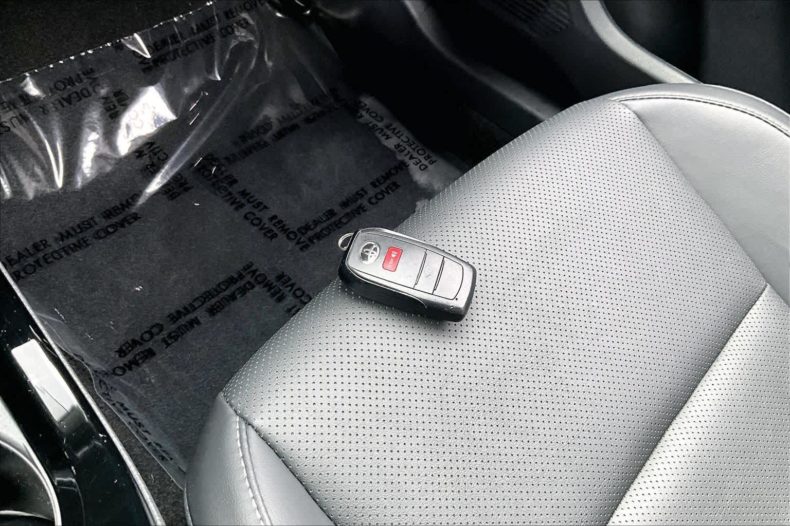 Used 2025 Toyota Prius XLE FWD image 14
