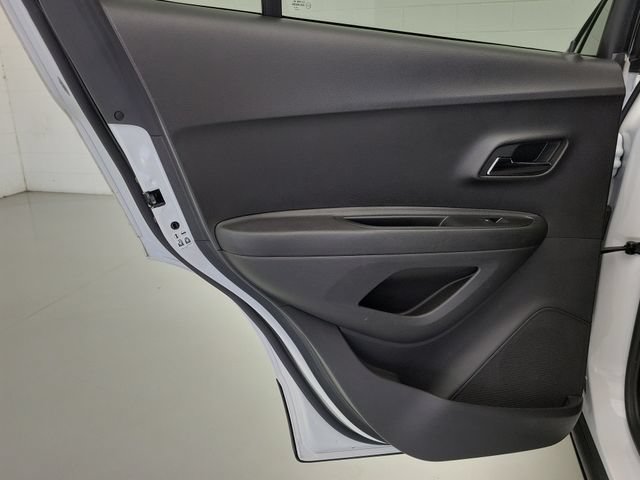 Used 2020 Chevrolet Trax LT w/ LPO, Cargo Package FWD image 15