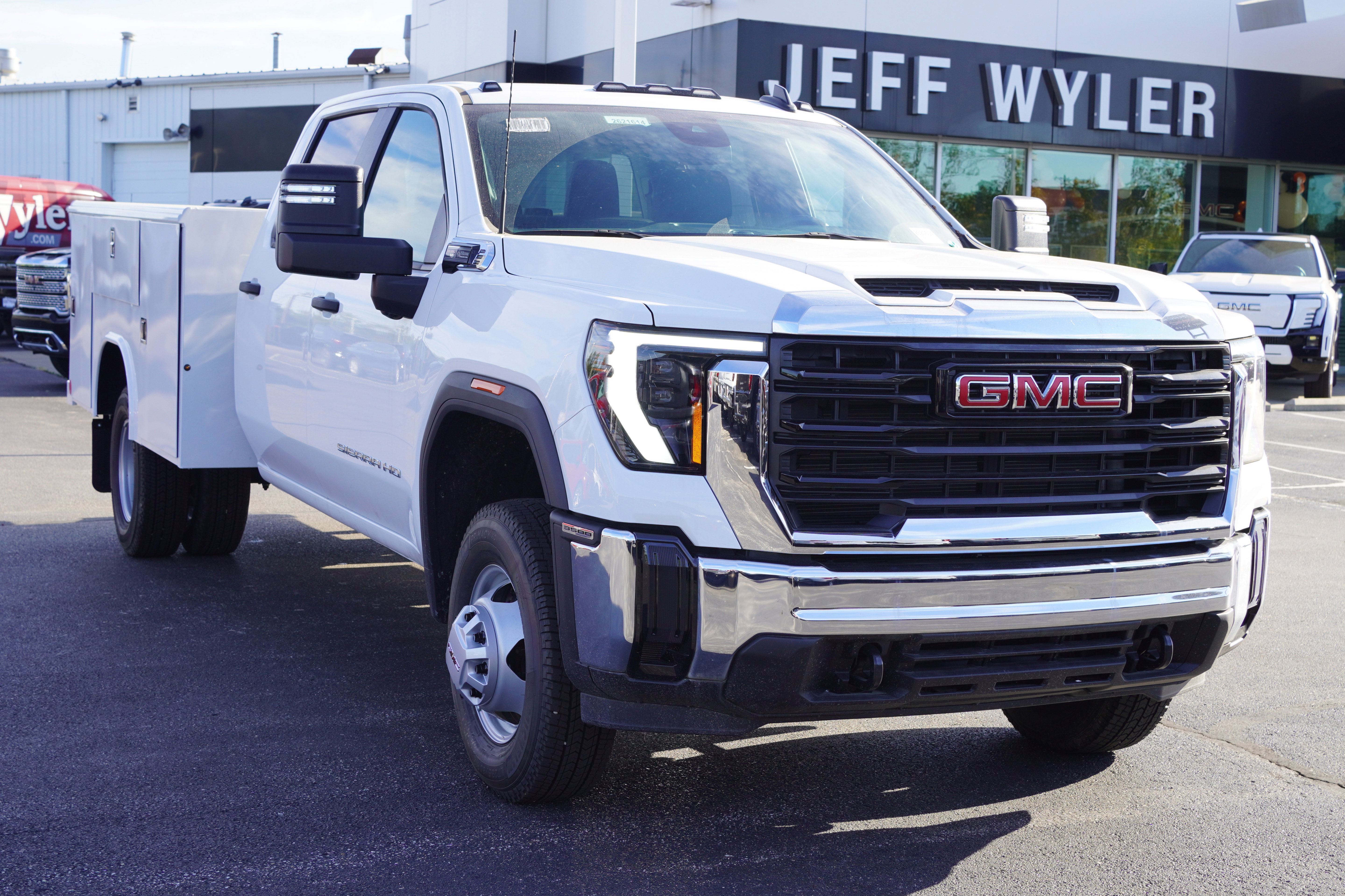 New 2025 GMC Sierra 3500 Pro w/ Convenience Package