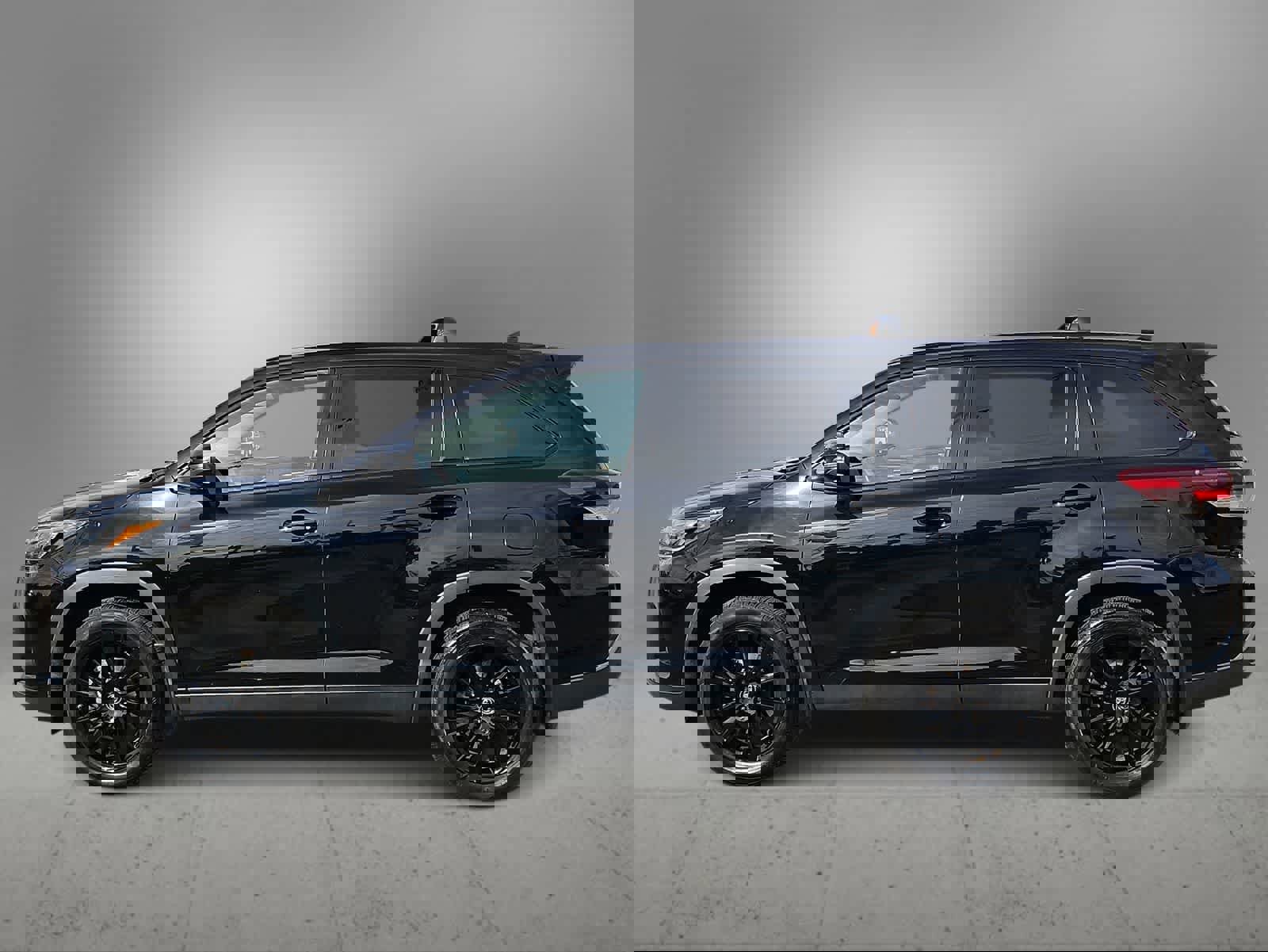 Used 2019 Toyota Highlander SE w/ Nightshade Edition image 6