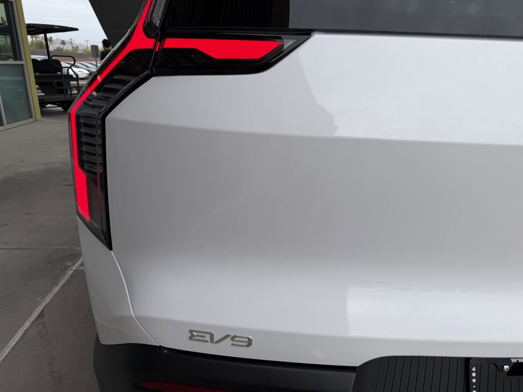 Used 2026 Kia EV9 Wind image 14