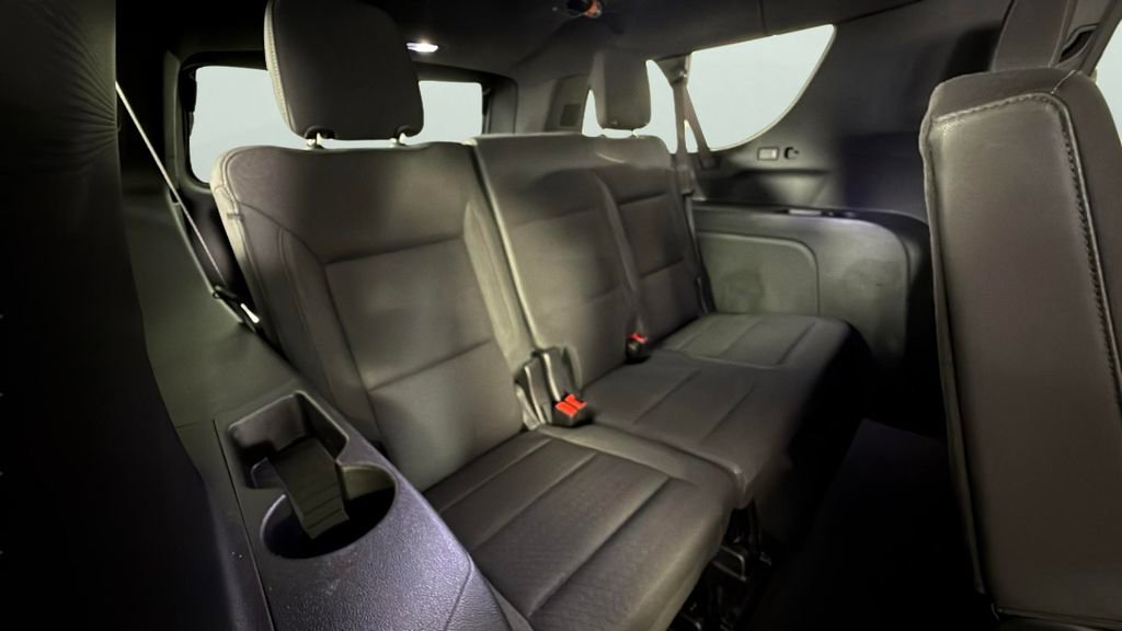 Used 2025 Chevrolet Suburban LS image 32