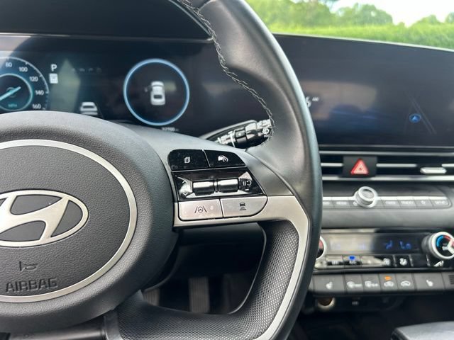 Used 2025 Hyundai Elantra SEL FWD image 20