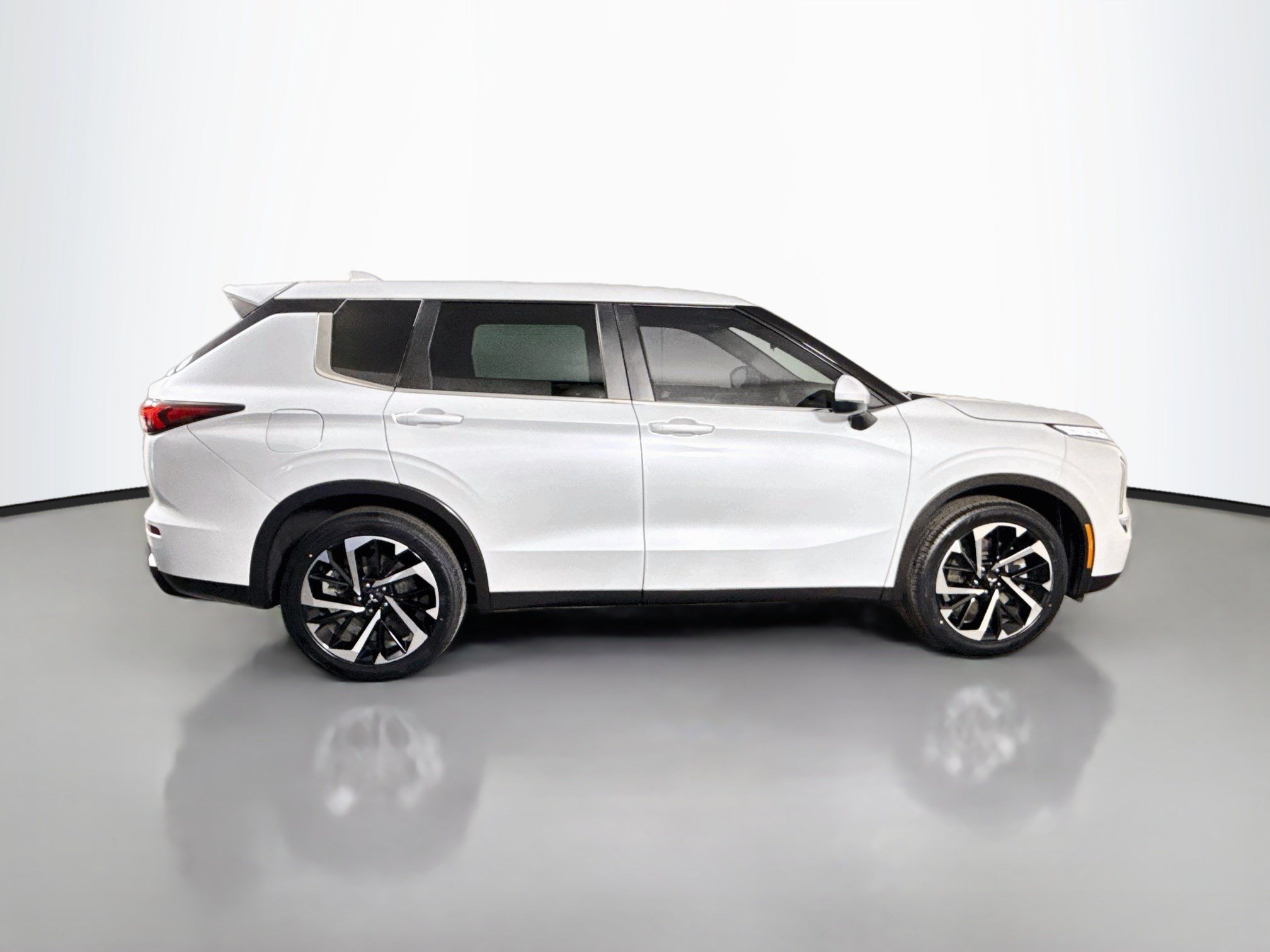 Used 2022 Mitsubishi Outlander ES AWD/4WD image 11