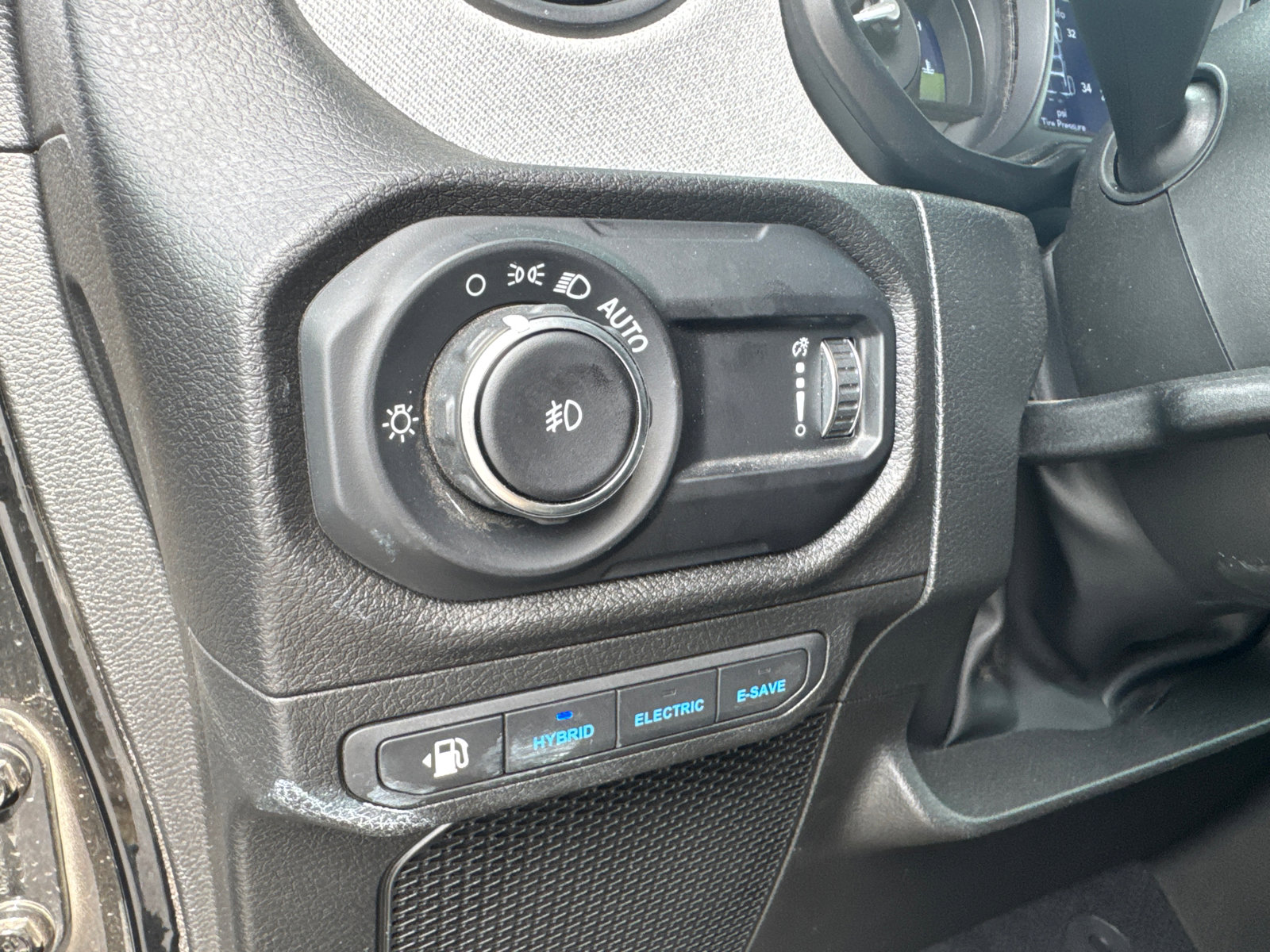 Used 2025 Jeep Wrangler Willys image 32