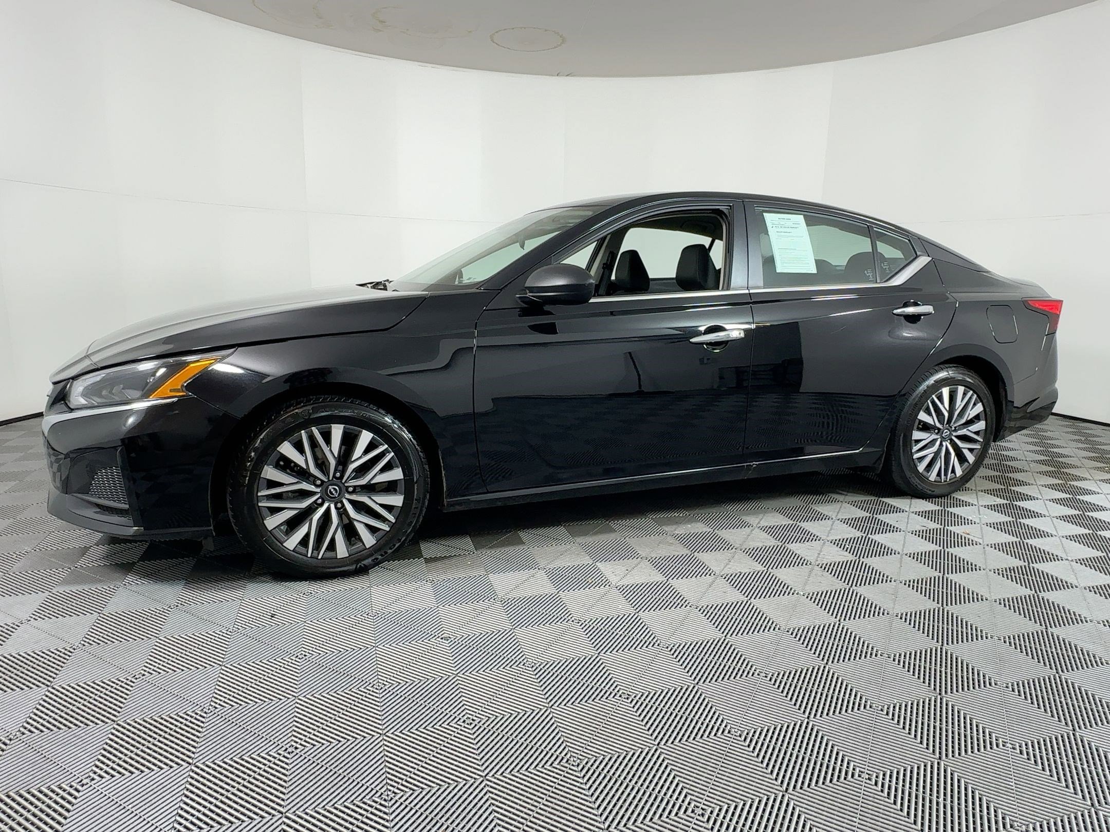 Used 2024 Nissan Altima 2.5 SV image 18