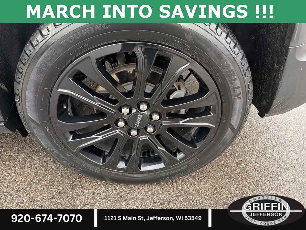 Used 2023 GMC Acadia SLE w/ Driver Convenience Package image 13