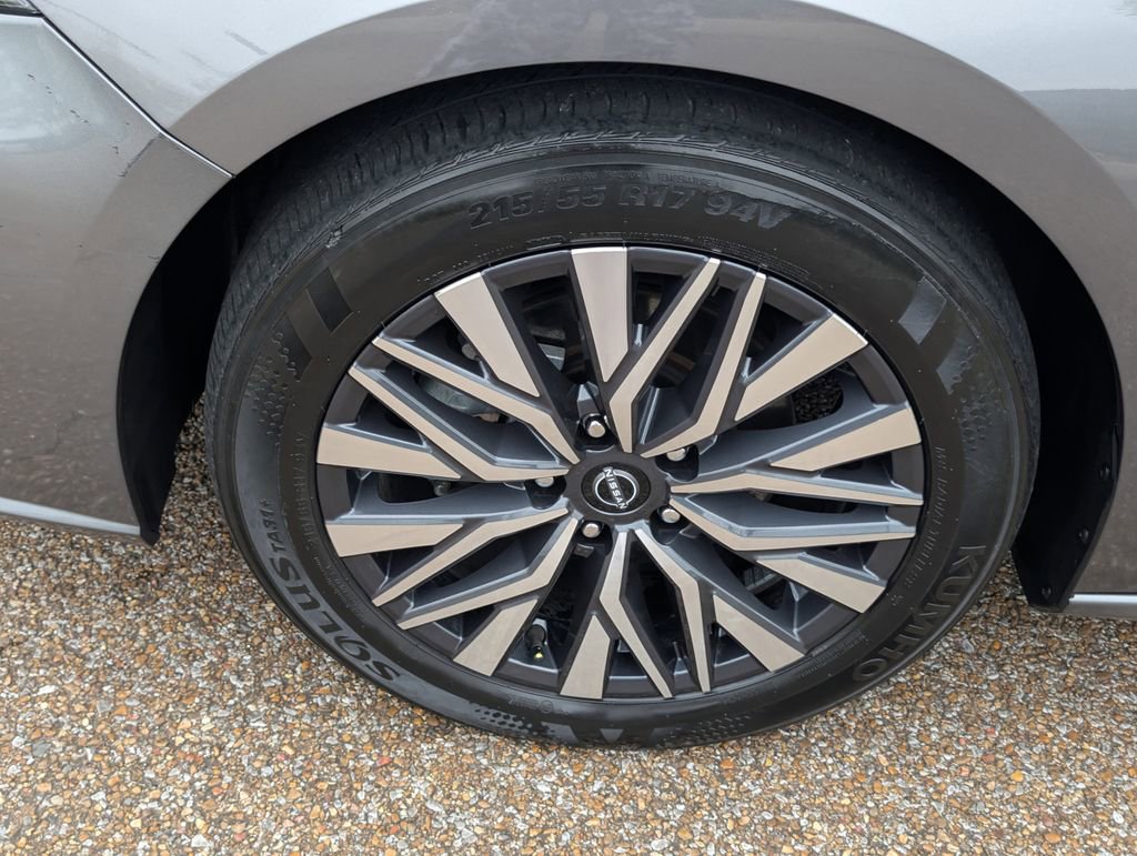 Used 2024 Nissan Altima 2.5 SV image 24