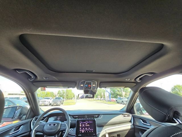New 2025 Jeep Grand Cherokee Laredo X w/ Trailer Tow Package AWD/4WD image 13