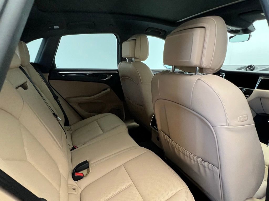 Used 2025 Porsche Macan image 16