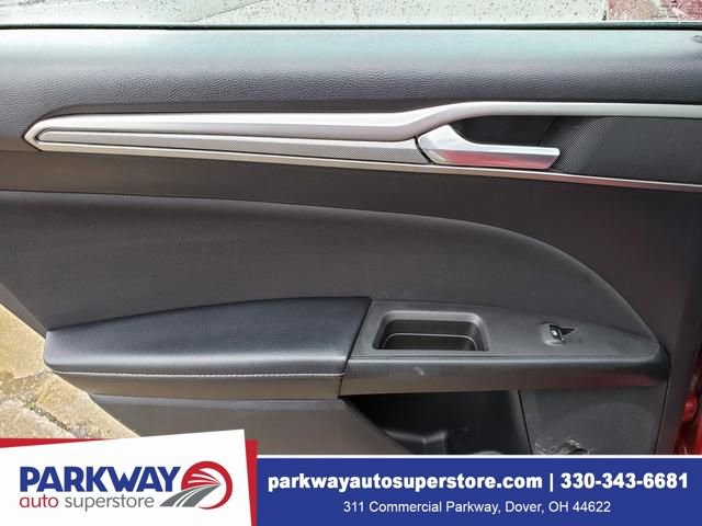 Used 2019 Ford Fusion SE FWD image 14