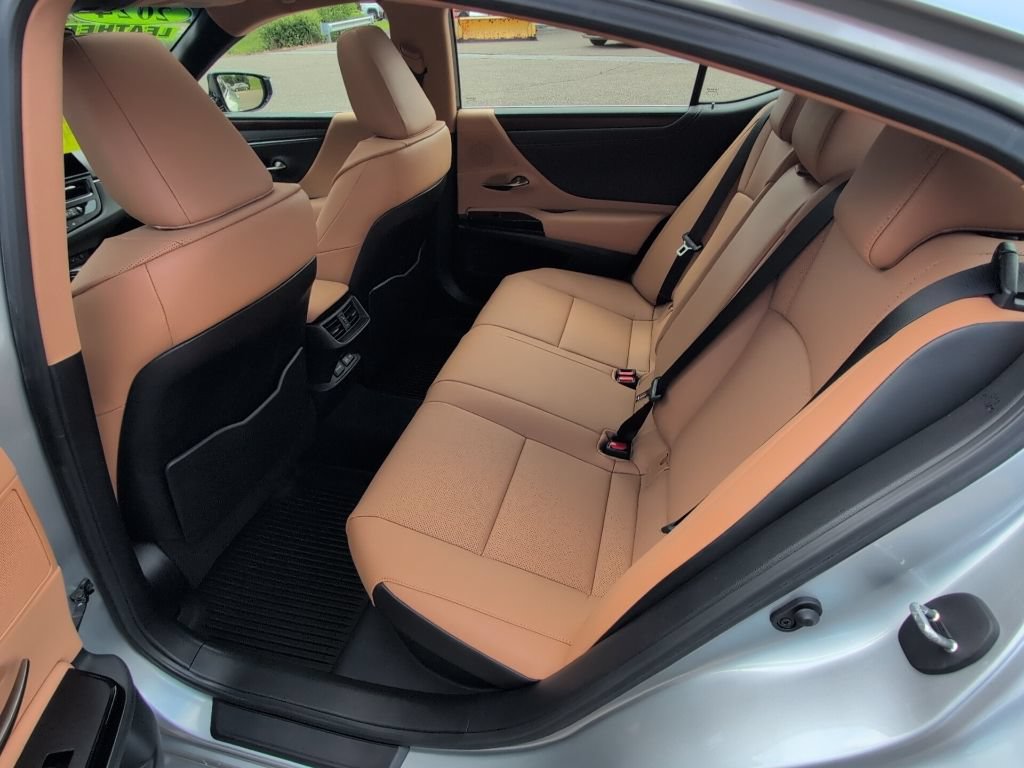 Used 2024 Lexus ES 300h w/ Premium Package FWD image 15