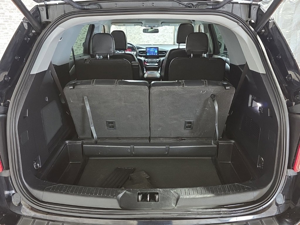 Used 2021 Ford Explorer Limited image 11
