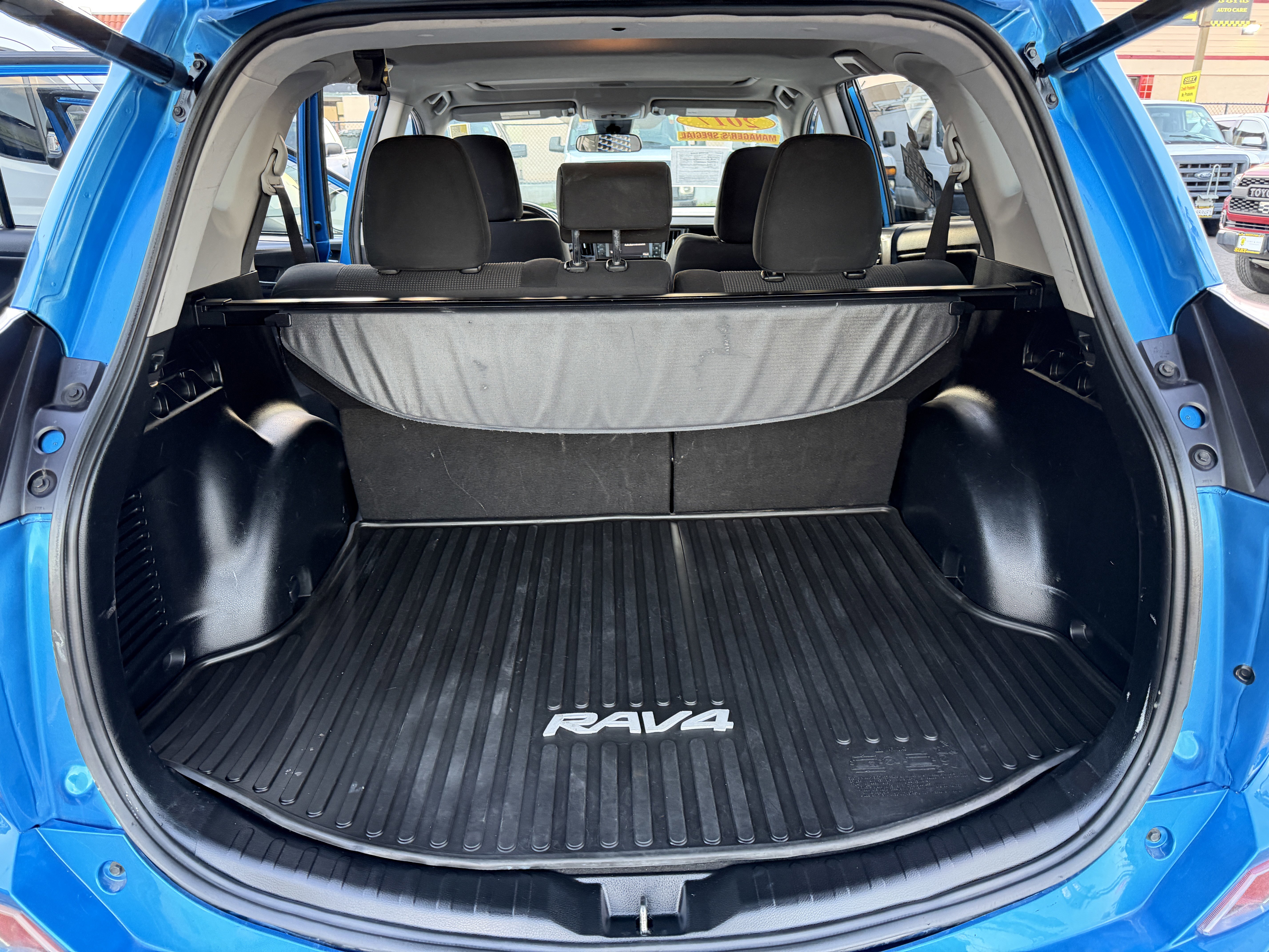 Used 2017 Toyota RAV4 XLE FWD image 9