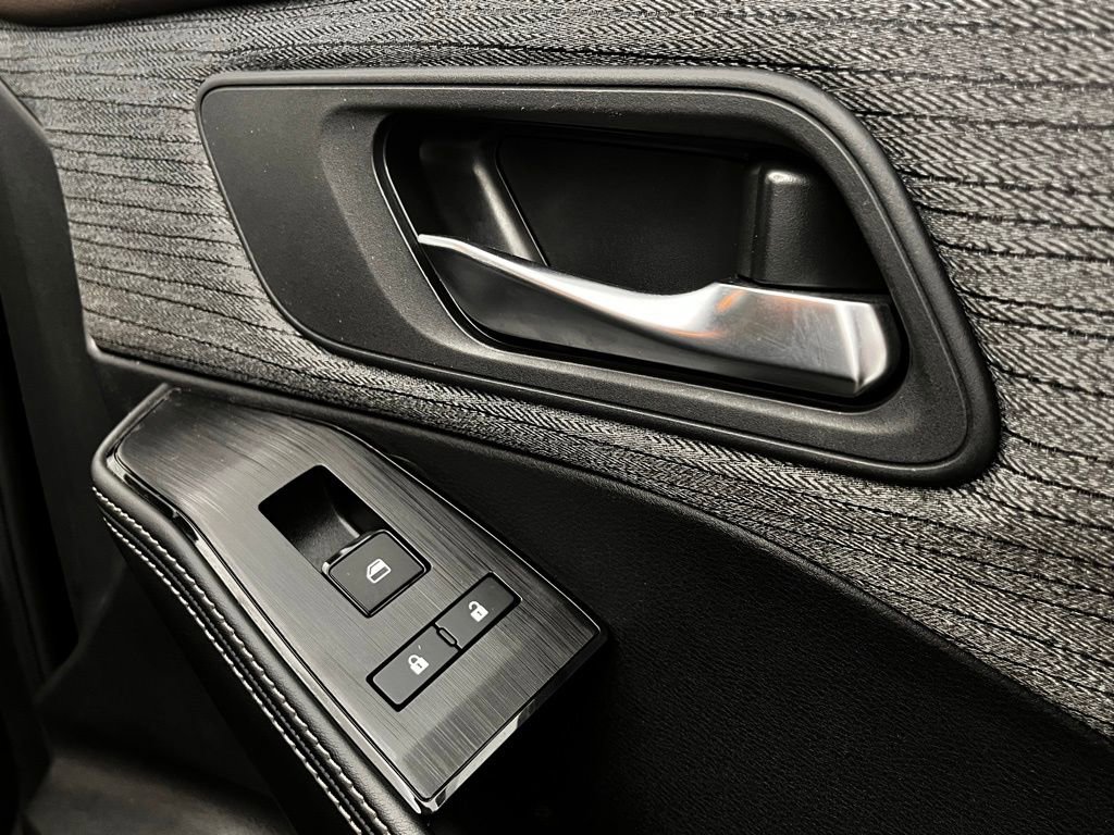 Used 2023 Nissan Rogue SV image 26