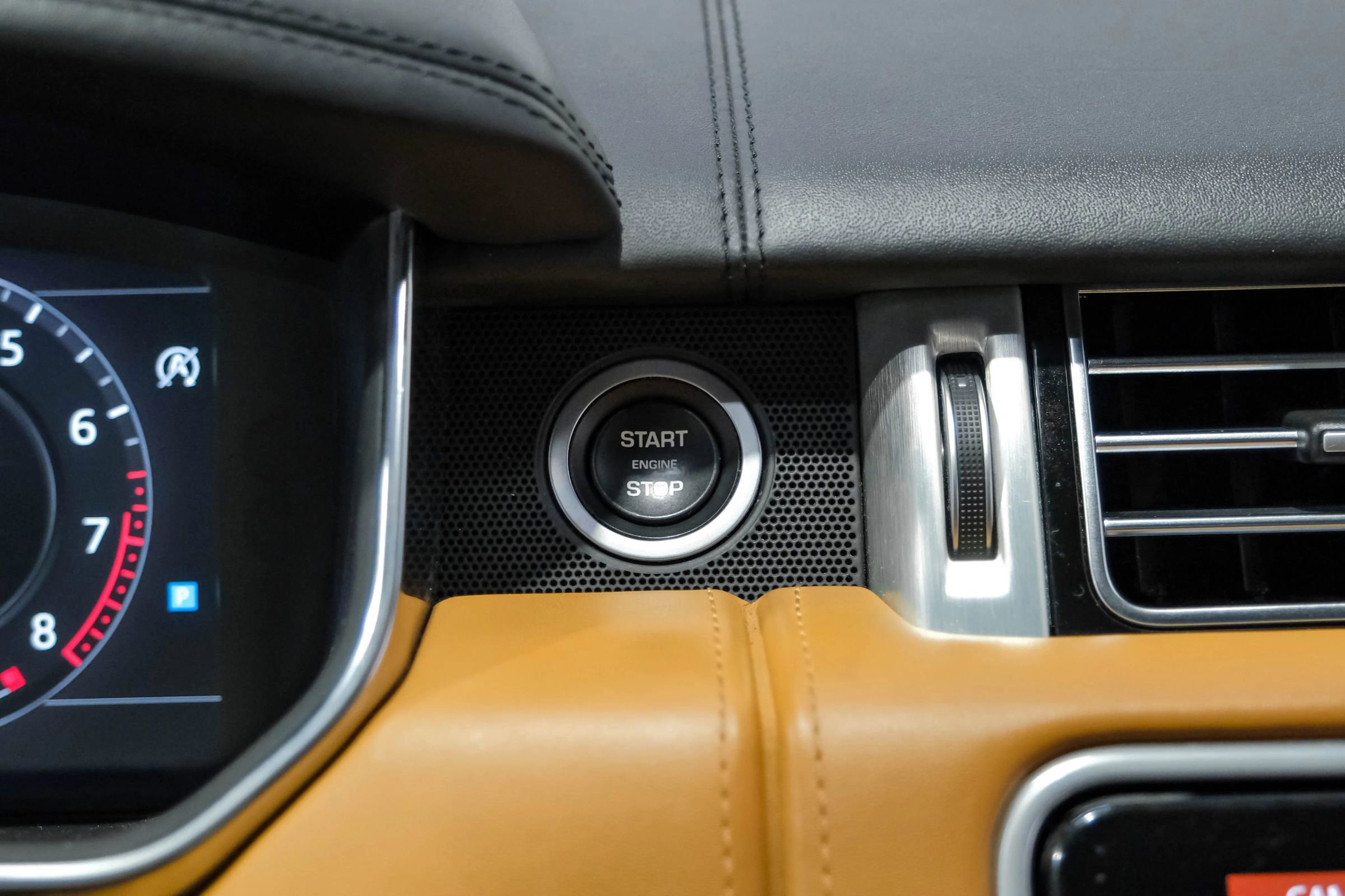 Used 2019 Land Rover Range Rover Long Wheelbase Autobiography image 27