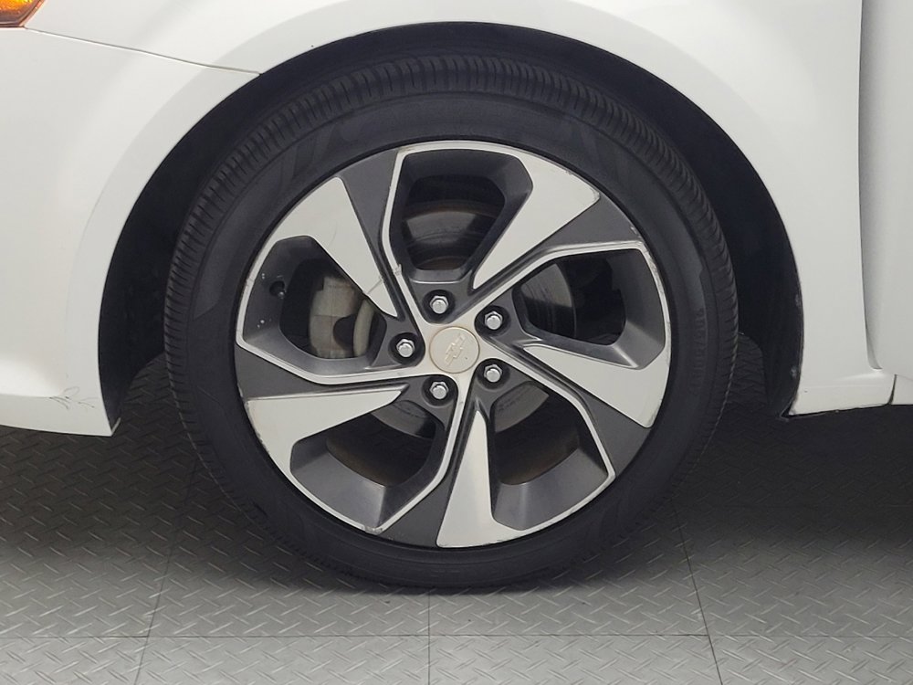 Used 2017 Chevrolet Sonic Premier image 31