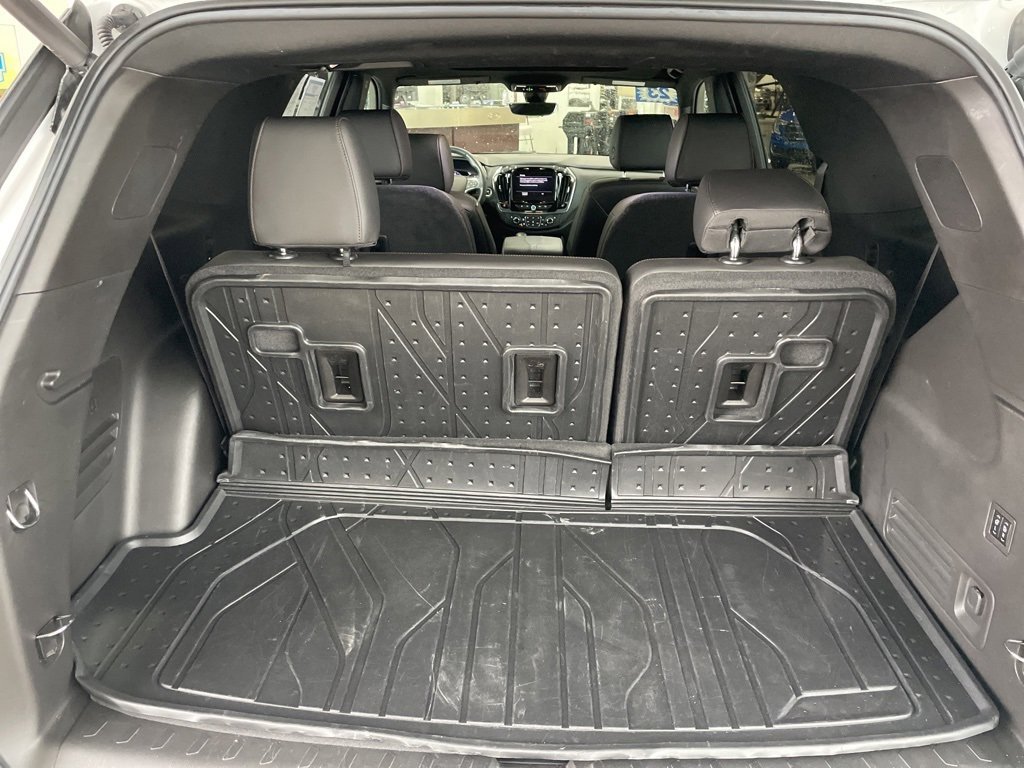 Used 2023 Chevrolet Traverse High Country image 9