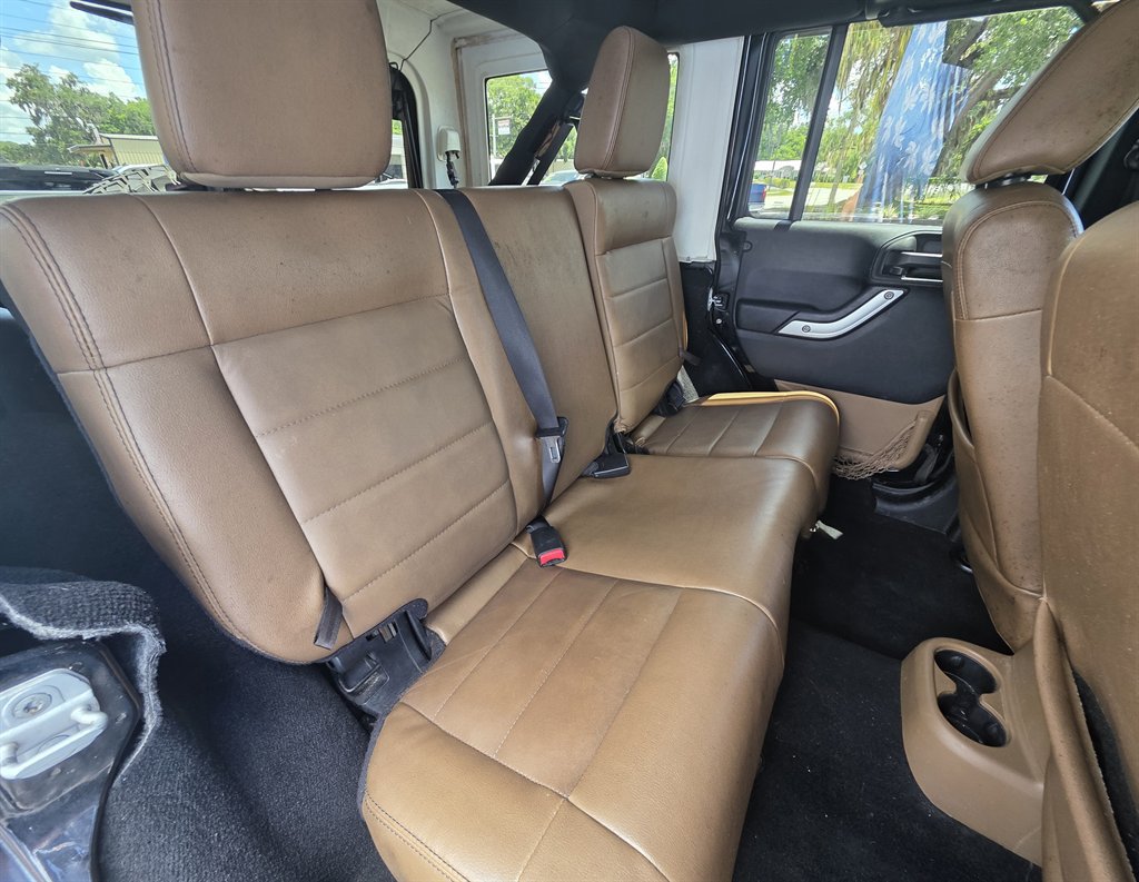 Used 2012 Jeep Wrangler Unlimited Rubicon w/ Connectivity Group AWD/4WD image 29