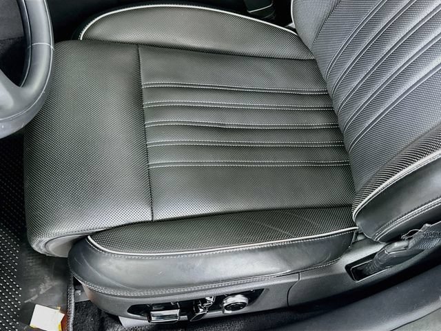 Used 2018 Genesis G90 3.3T Premium RWD image 20