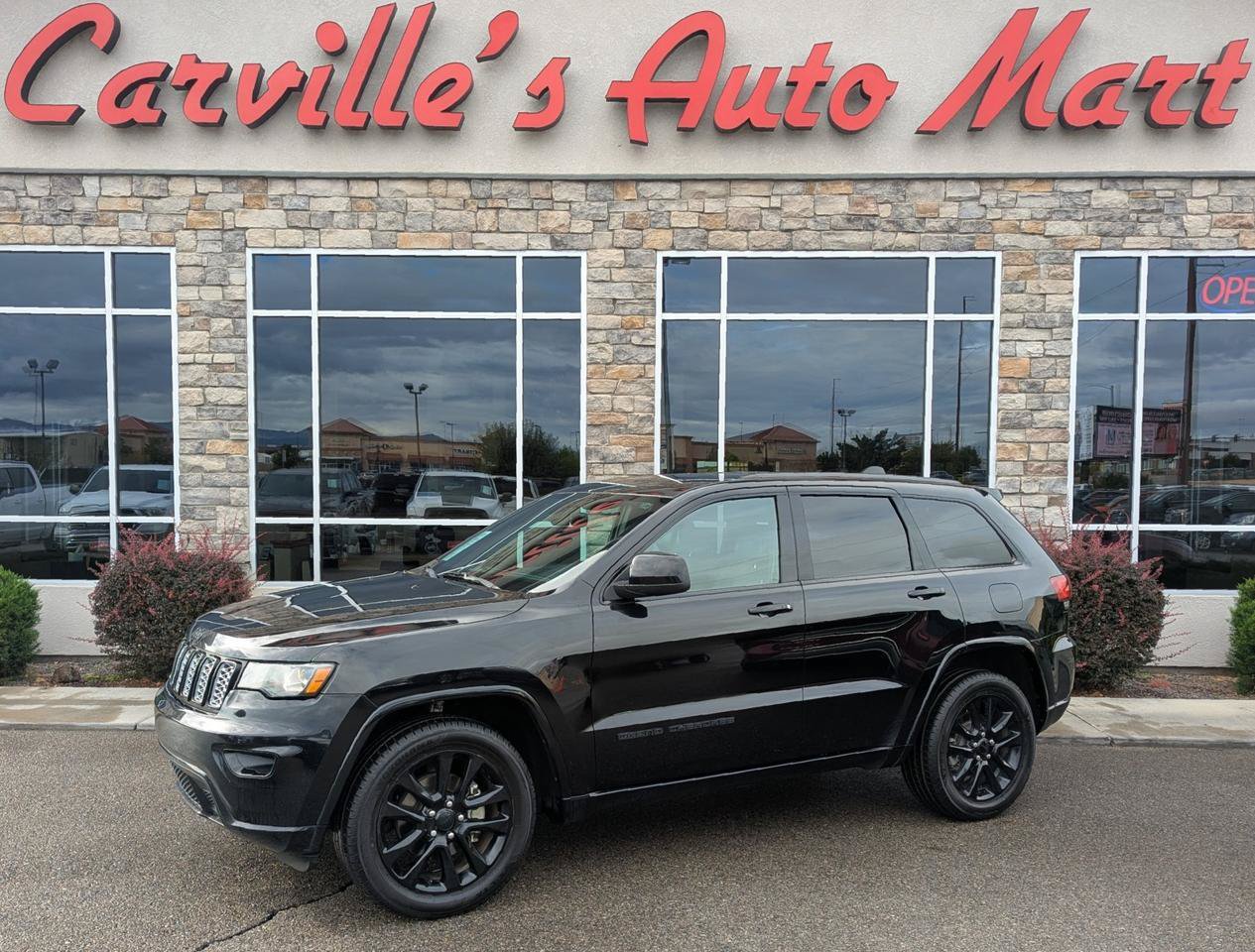 Used 2017 Jeep Grand Cherokee Altitude AWD/4WD image 1