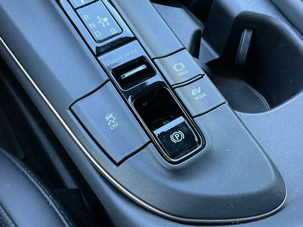 Used 2023 Toyota Crown XLE image 41